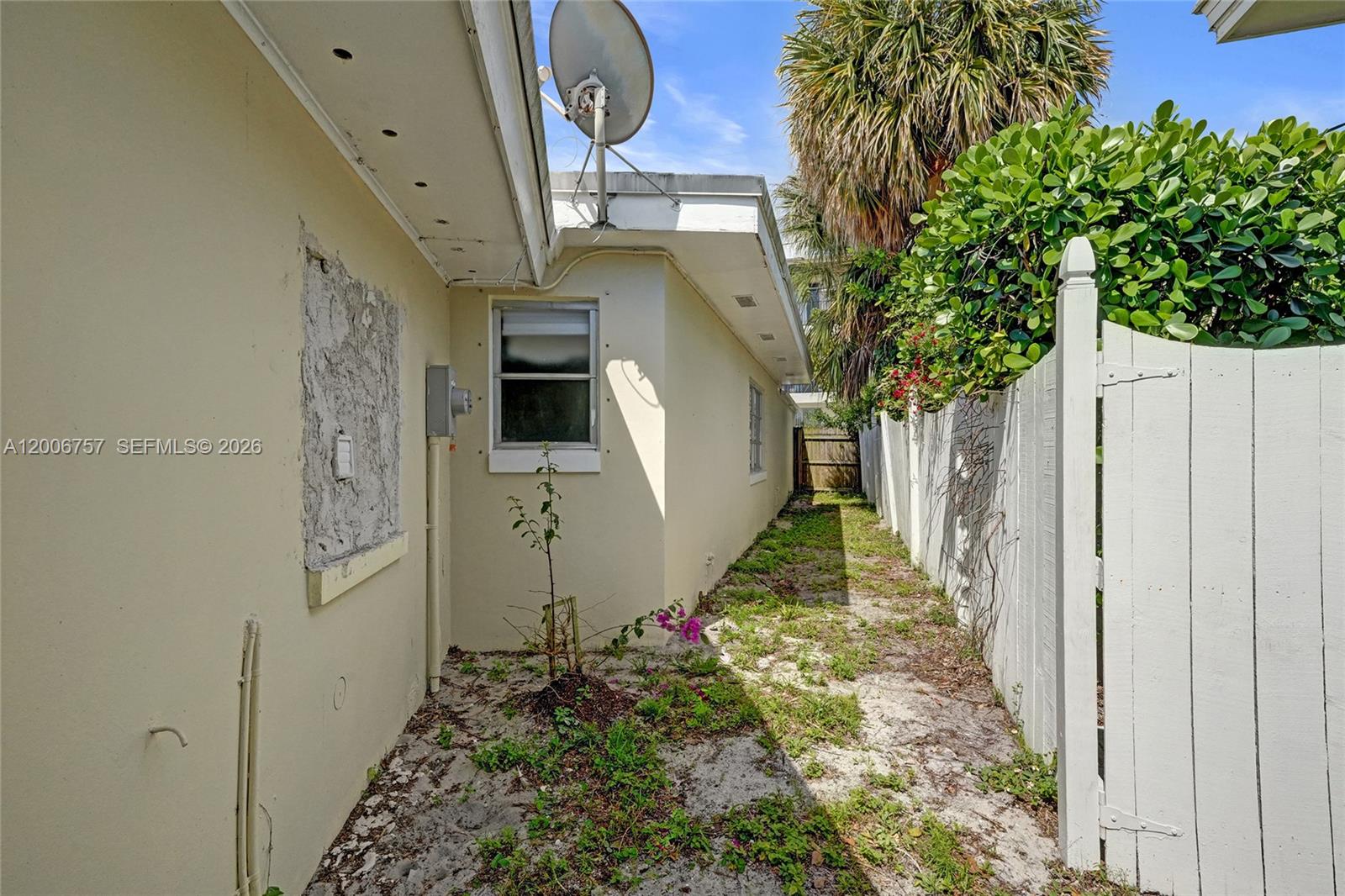 1421 S Palmway