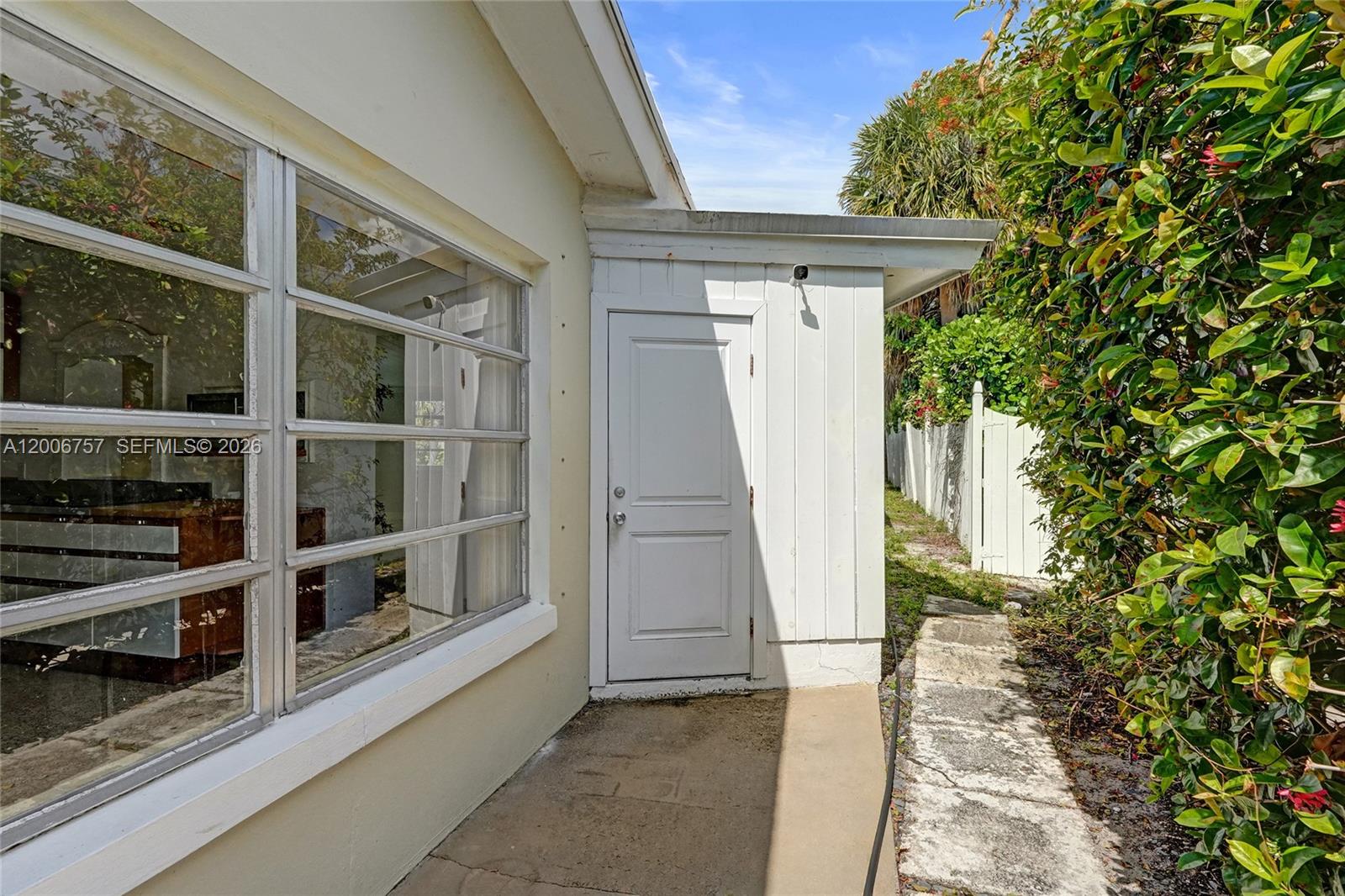 1421 S Palmway