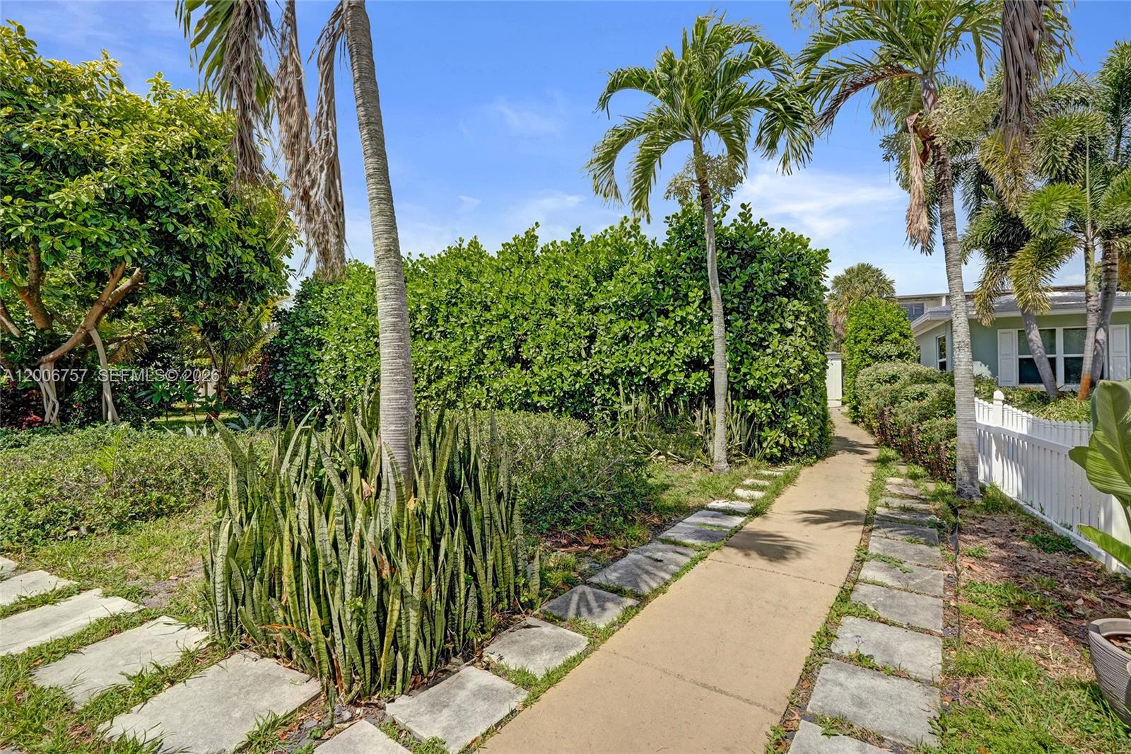 1421 S Palmway