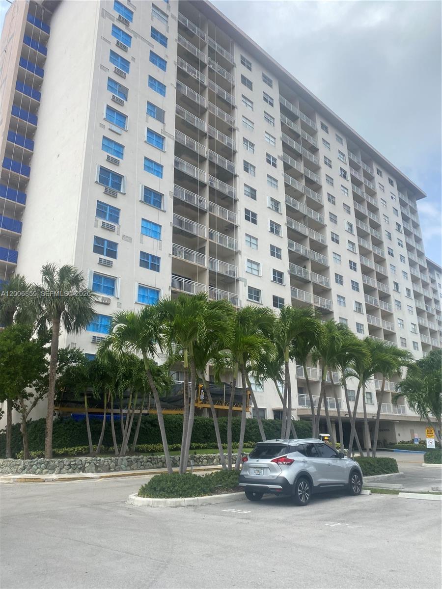 400 Kings Point Drive