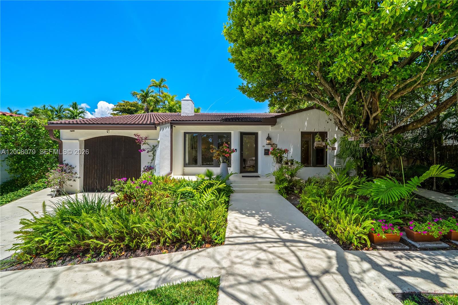 739 Lakeview Drive