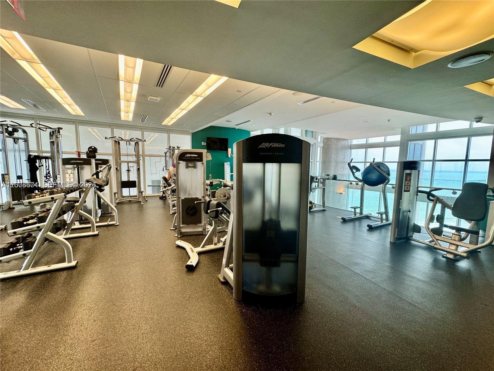 18101 Collins Avenue