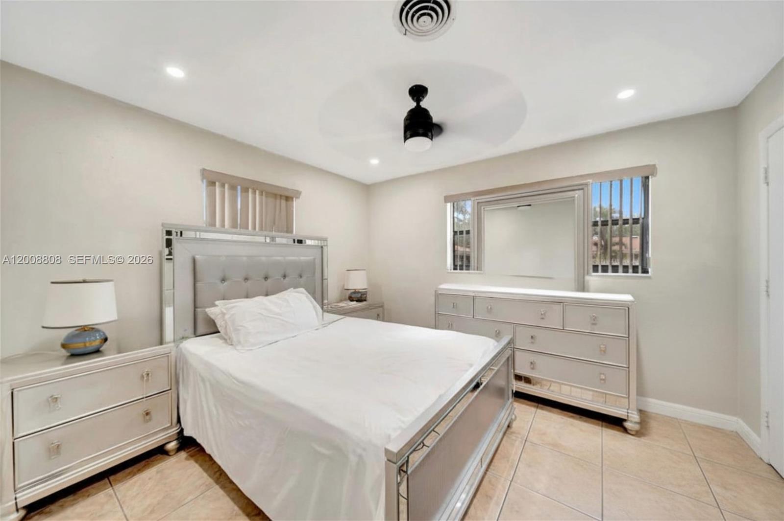 565 NE 160th Street