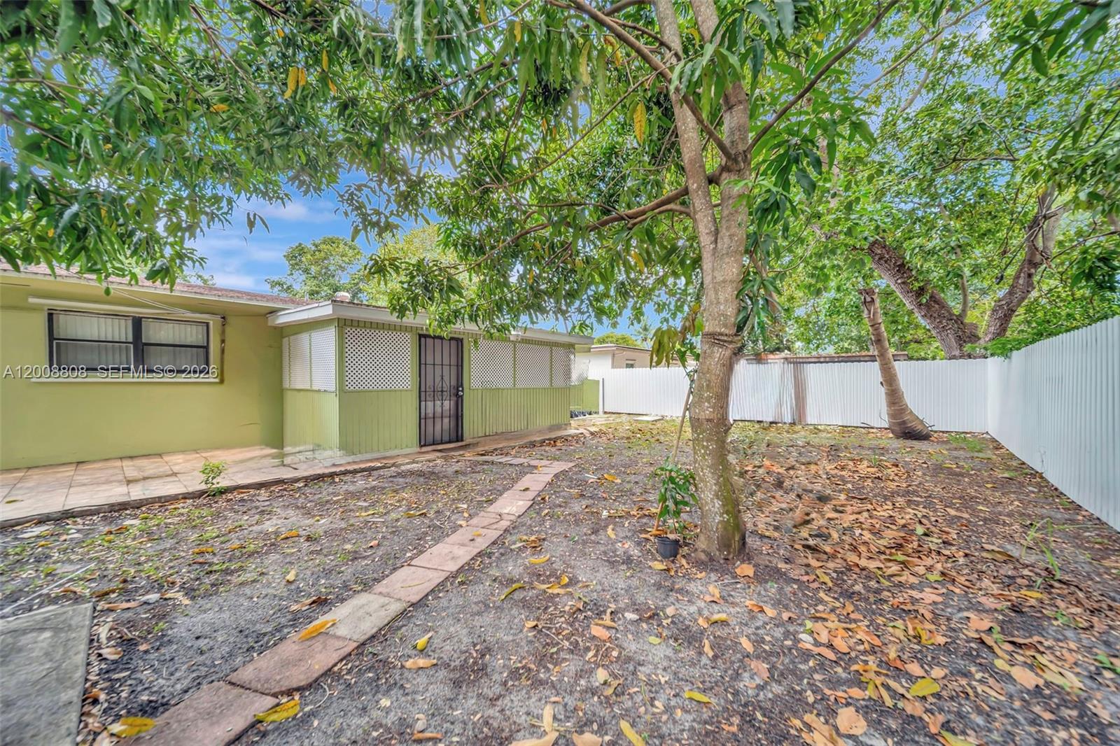 565 NE 160th Street