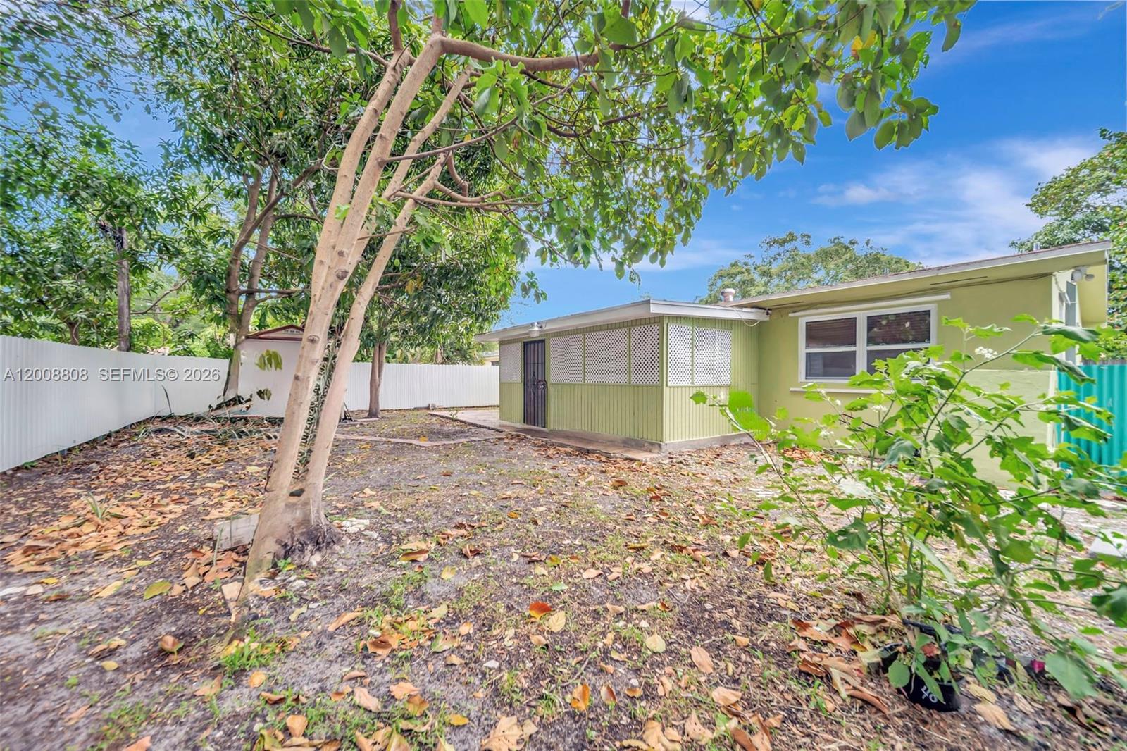 565 NE 160th Street