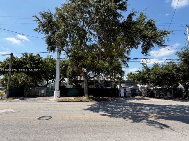 890 E 52nd Street