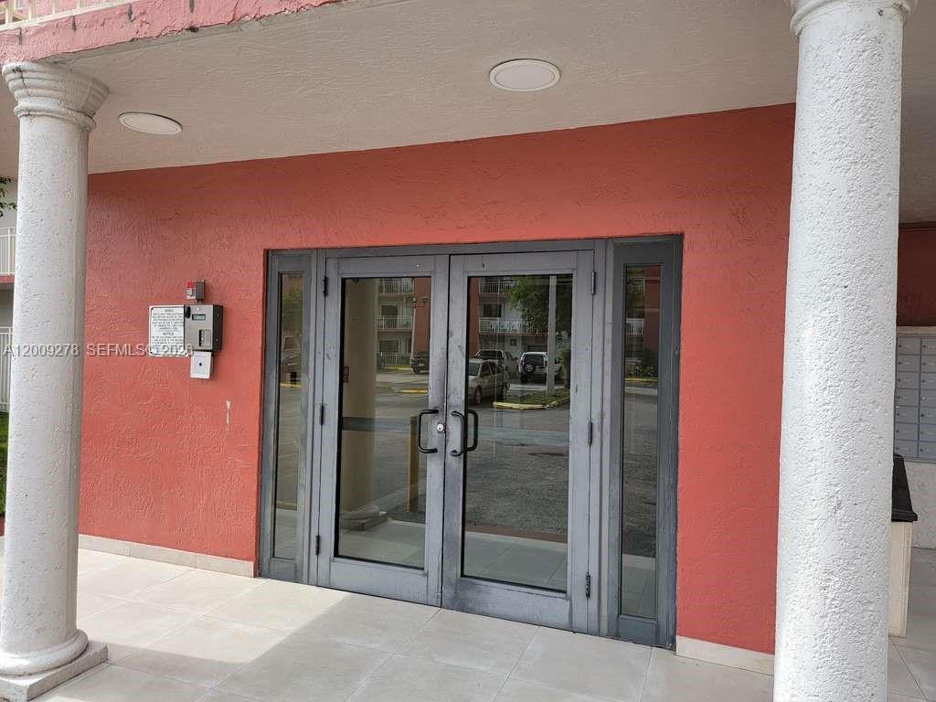 8425 NW 8th Street