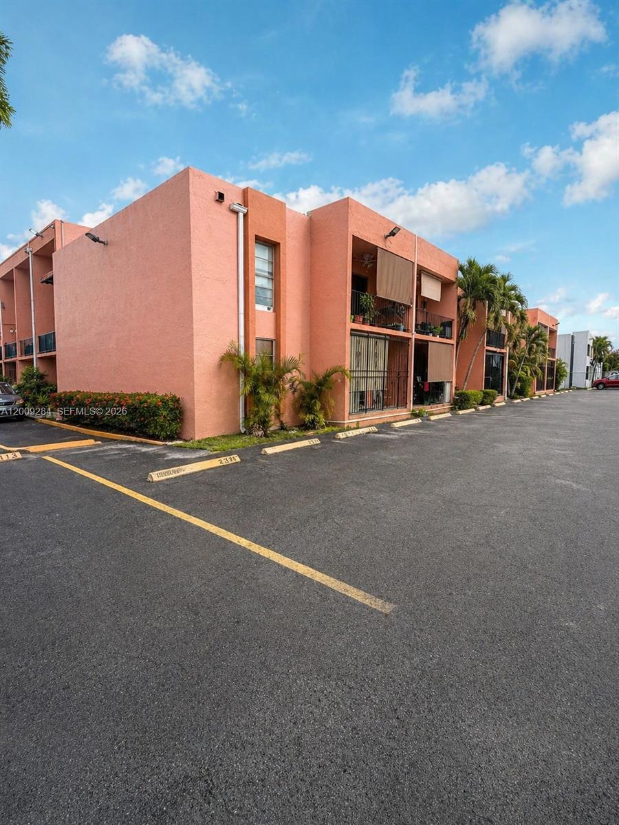 1300 W 47th Place