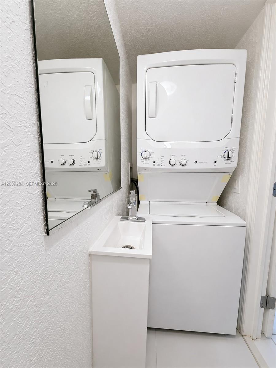 1300 W 47th Place