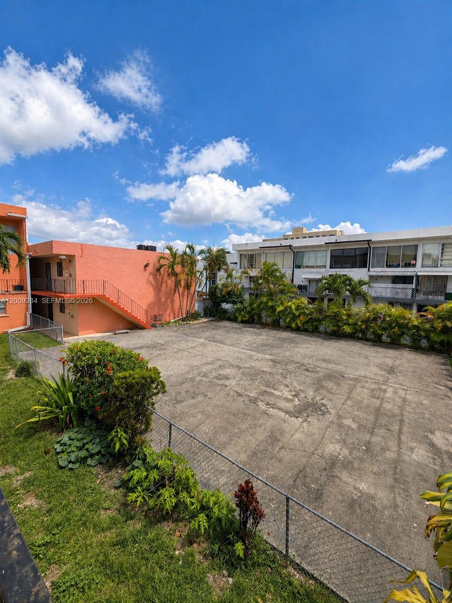 1300 W 47th Place