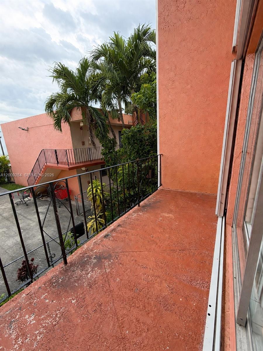 1300 W 47th Place