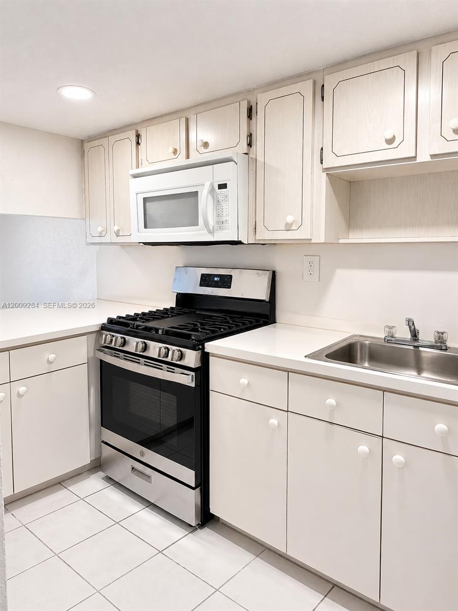 1300 W 47th Place