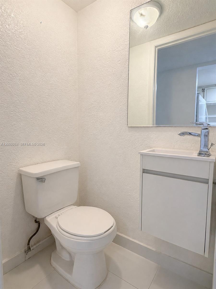 1300 W 47th Place