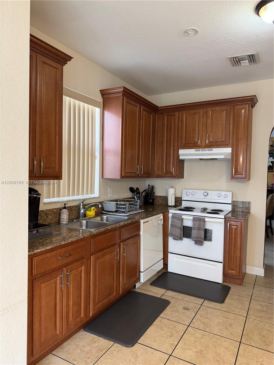 3955 NE 13th Drive