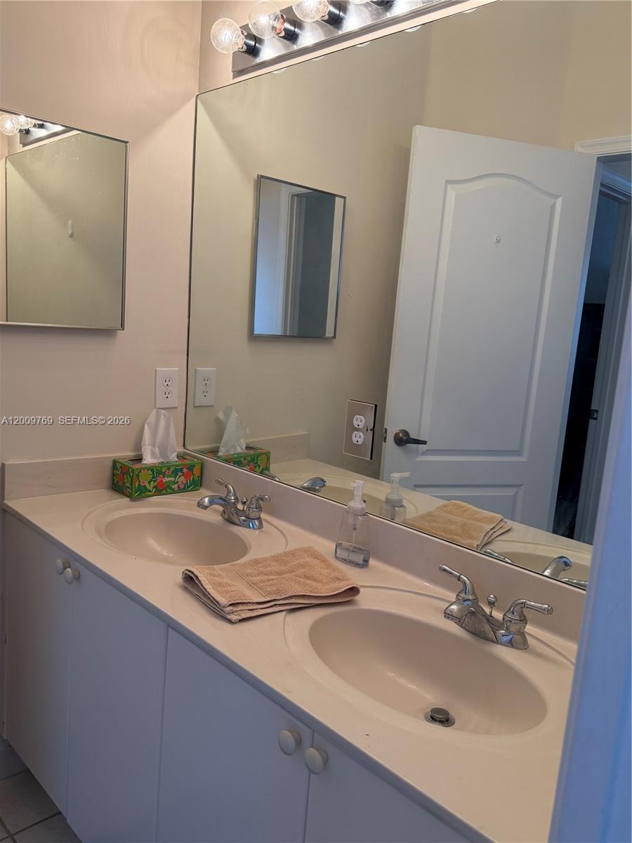 3955 NE 13th Drive