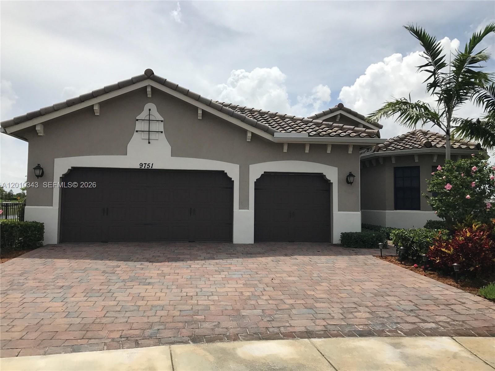 9751 Lakeview Lane