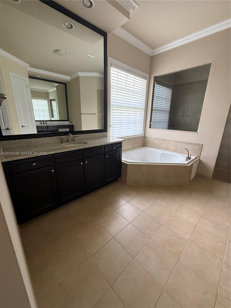 9751 Lakeview Lane