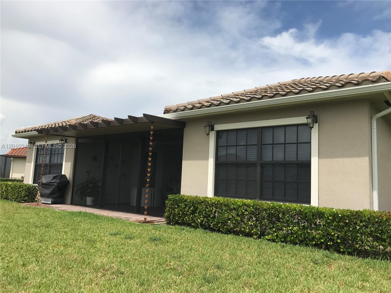 9751 Lakeview Lane