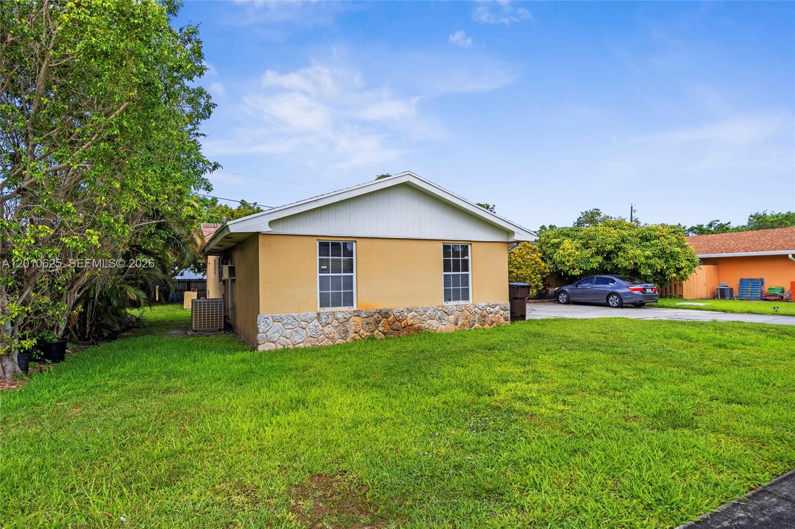 1831 Hiltonia Circle