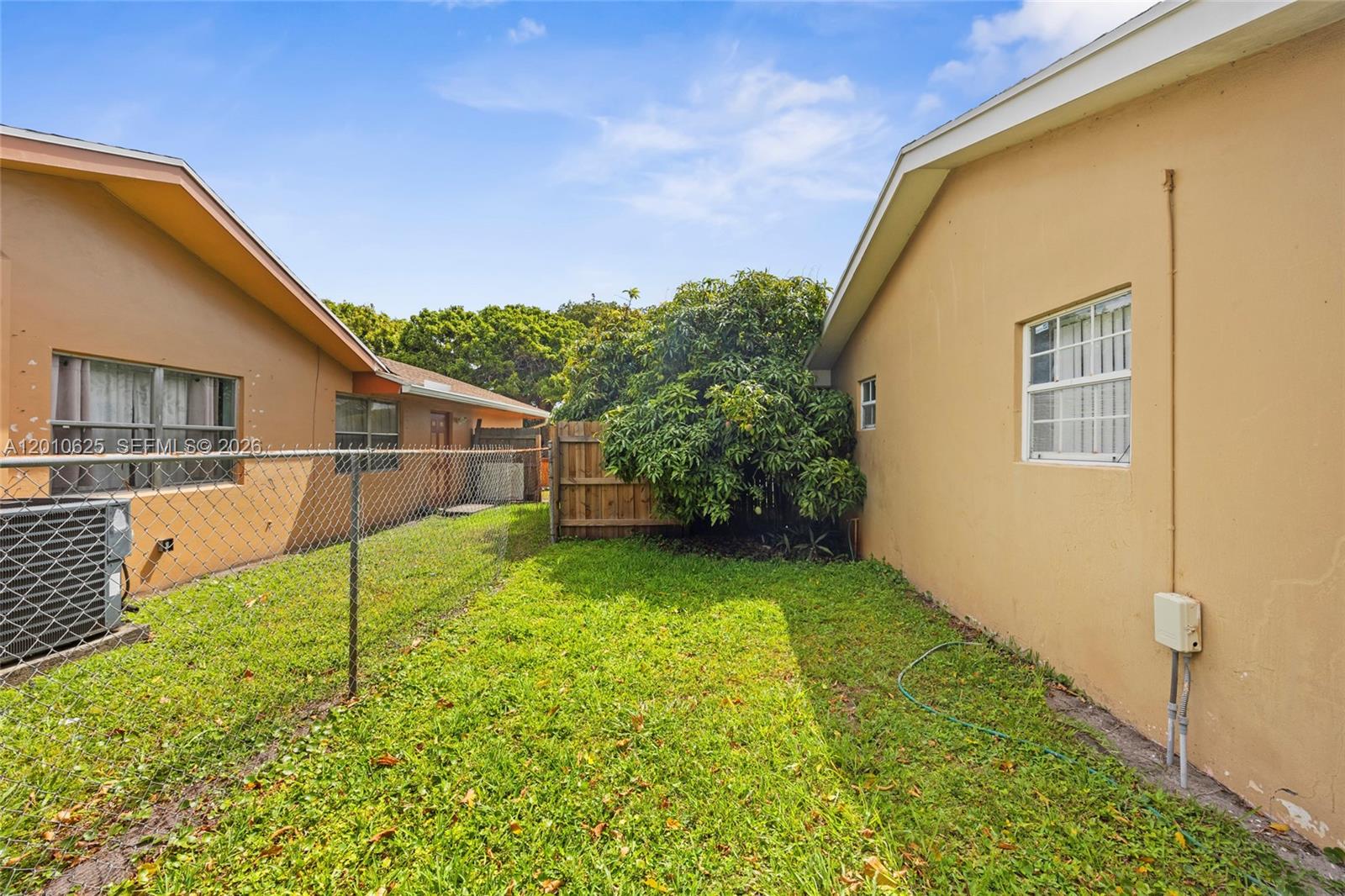 1831 Hiltonia Circle
