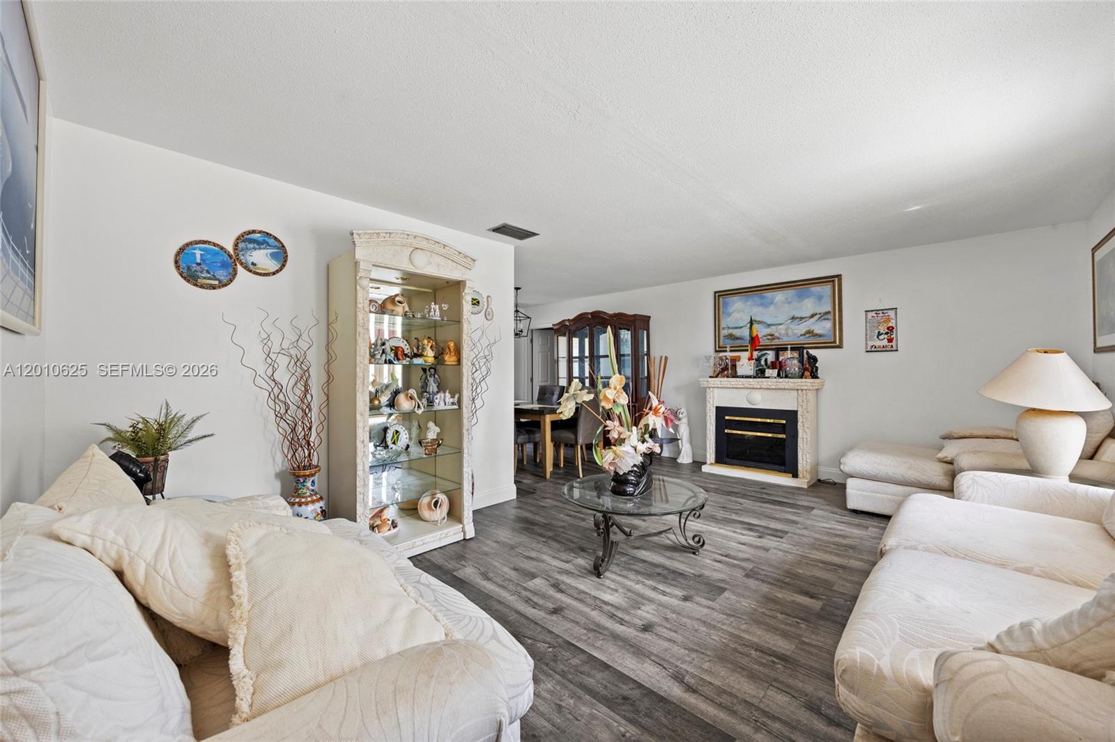 1831 Hiltonia Circle