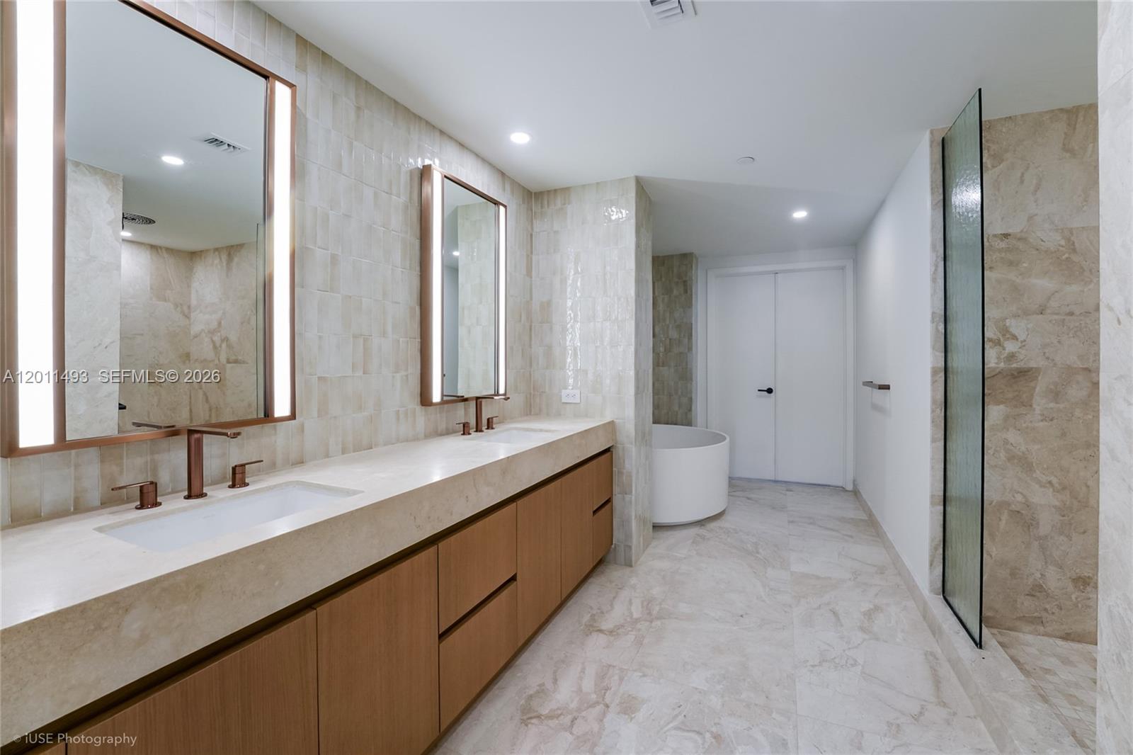 1177 Kane Concourse