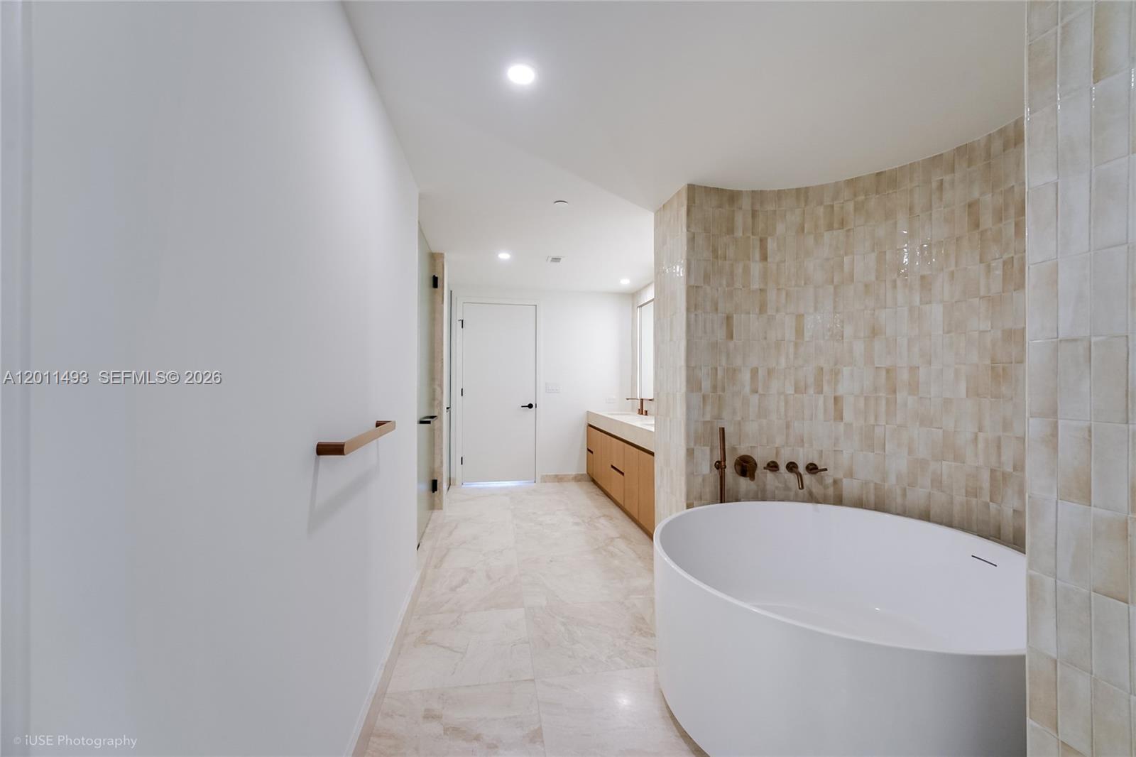 1177 Kane Concourse