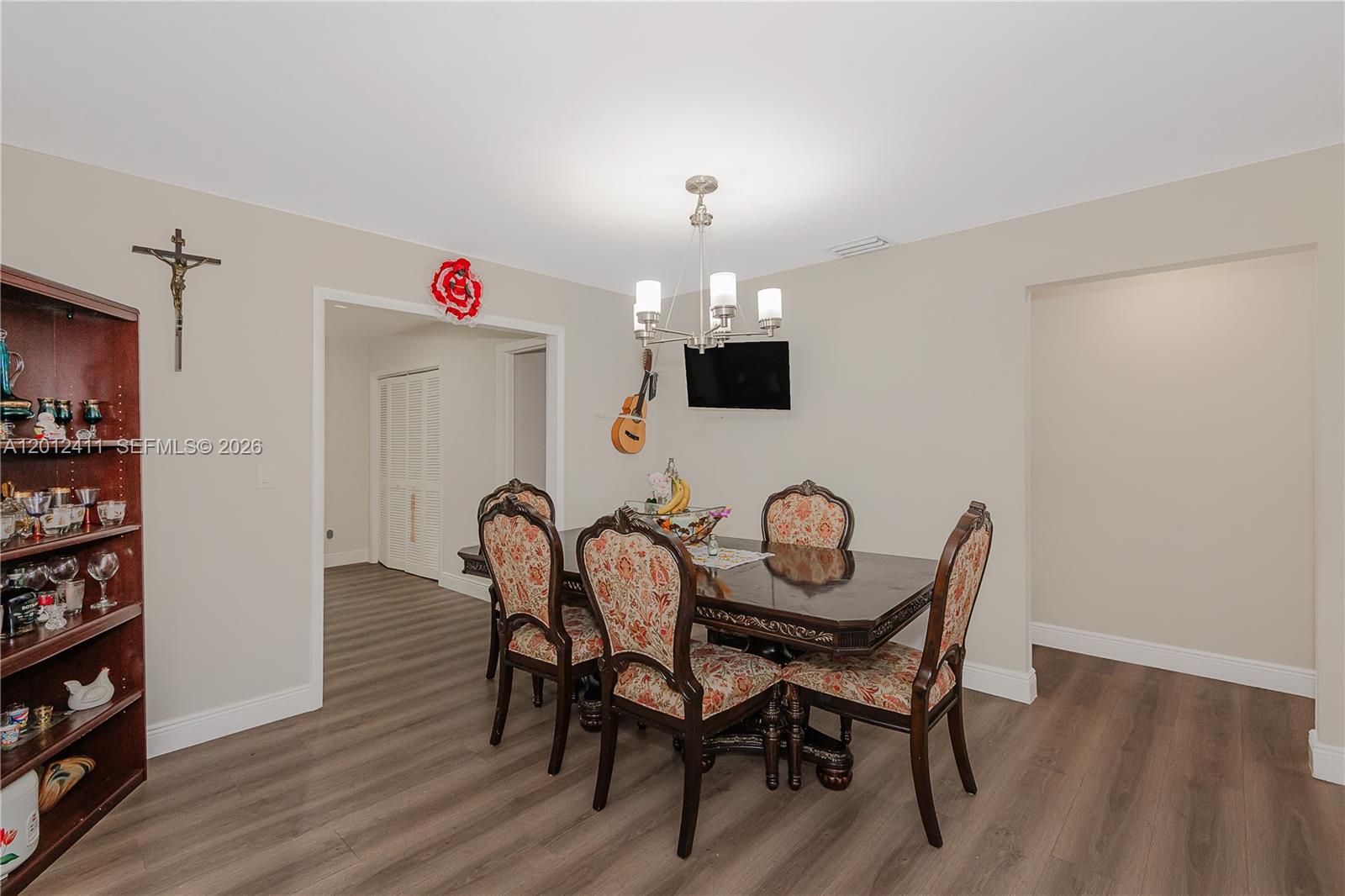 395 W 39th Place
