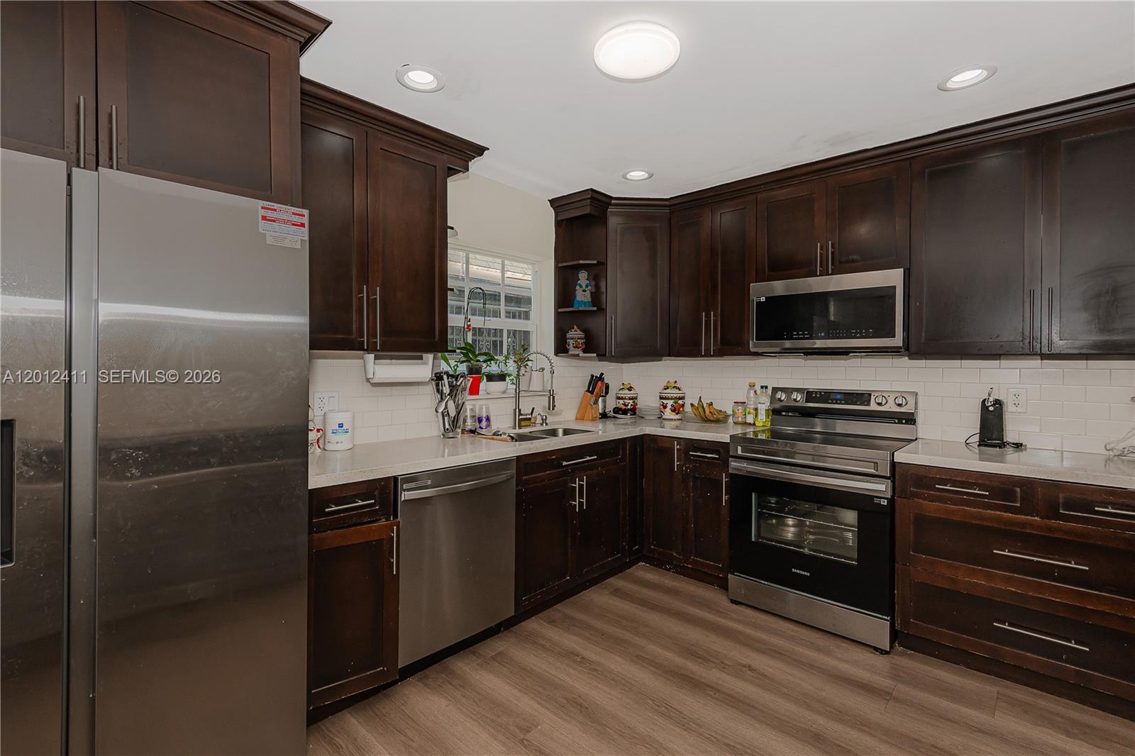 395 W 39th Place