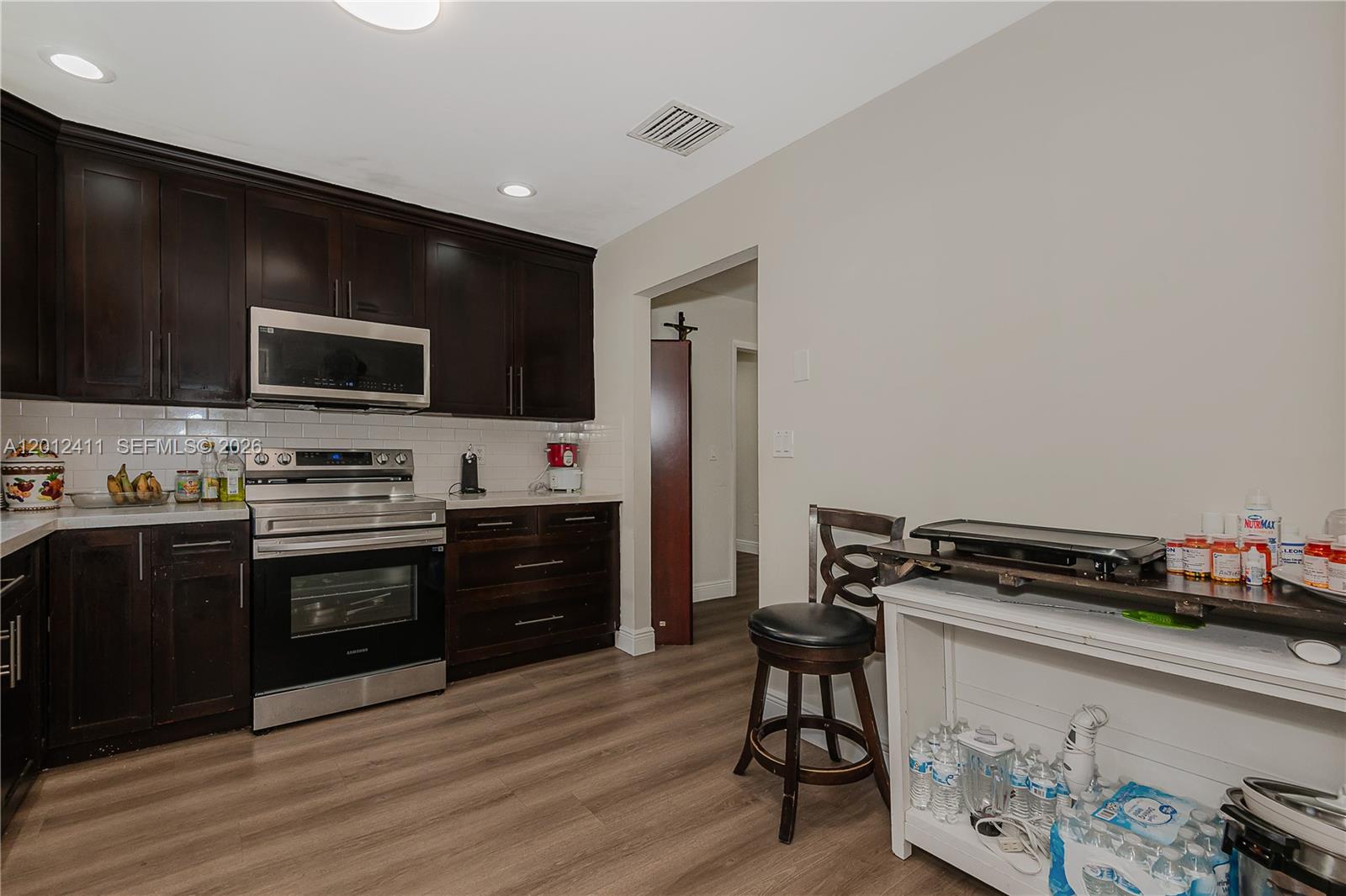 395 W 39th Place