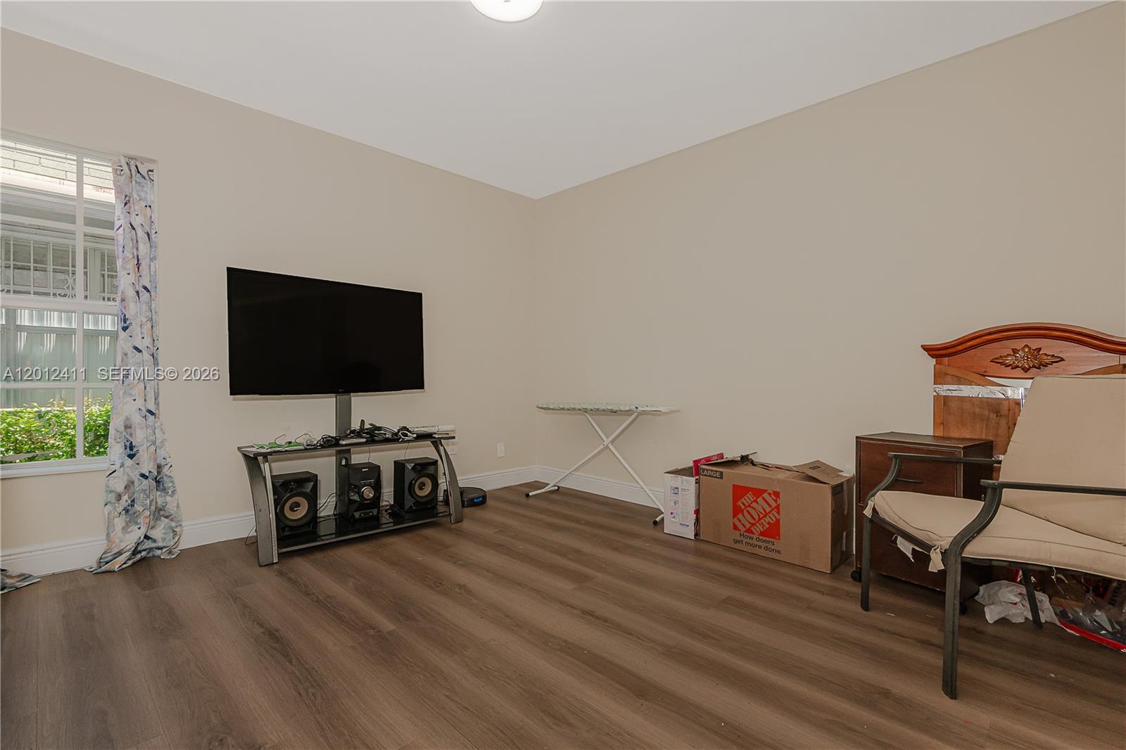 395 W 39th Place