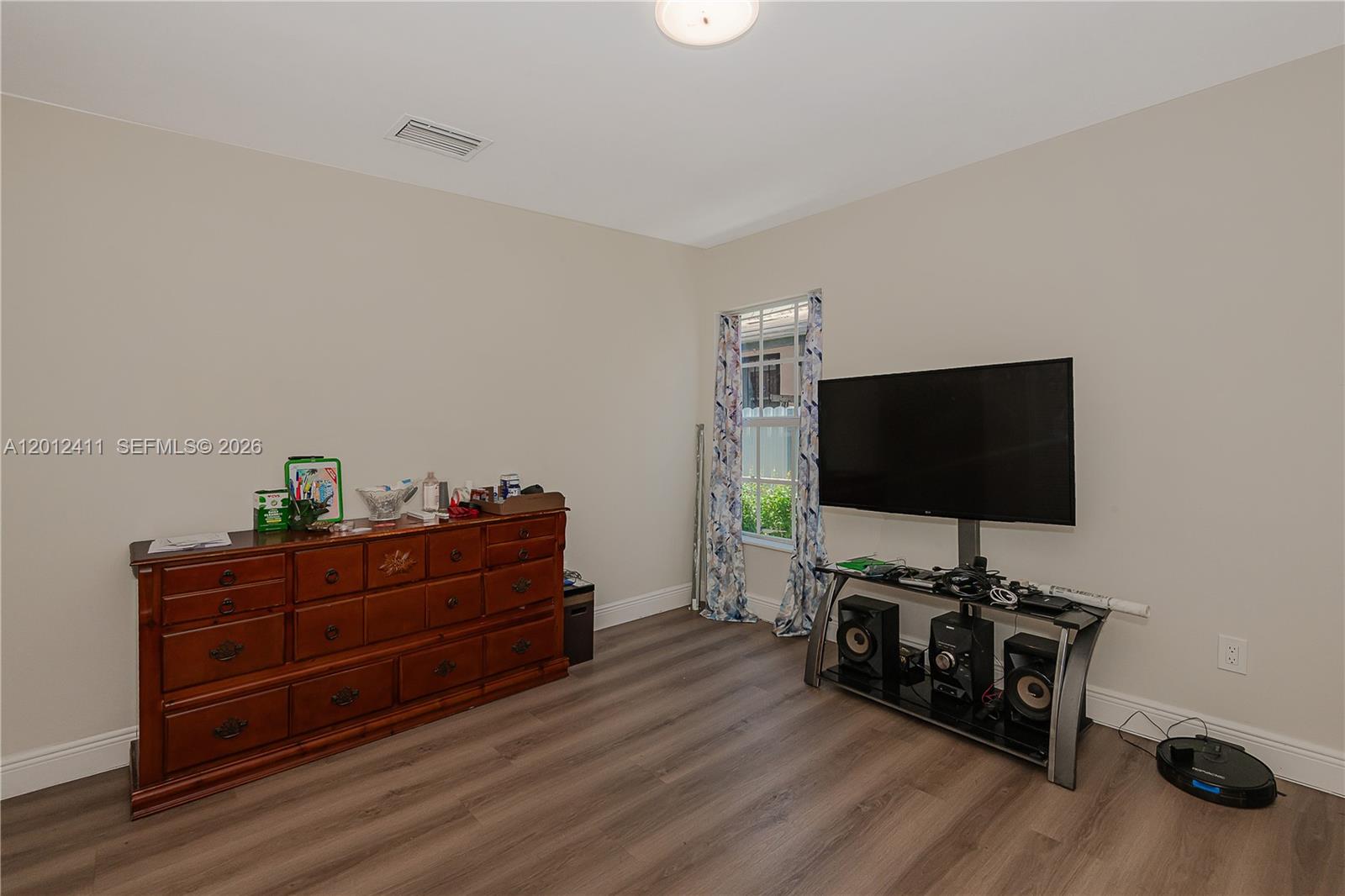 395 W 39th Place