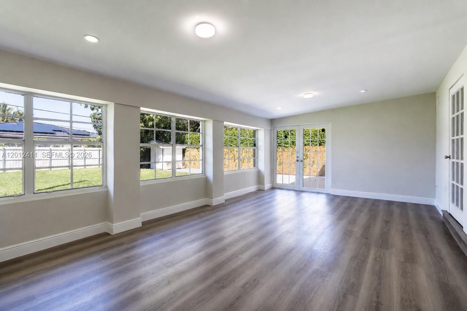 395 W 39th Place