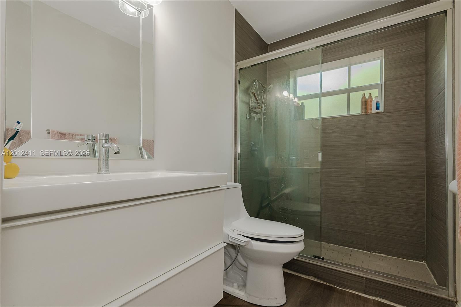 395 W 39th Place