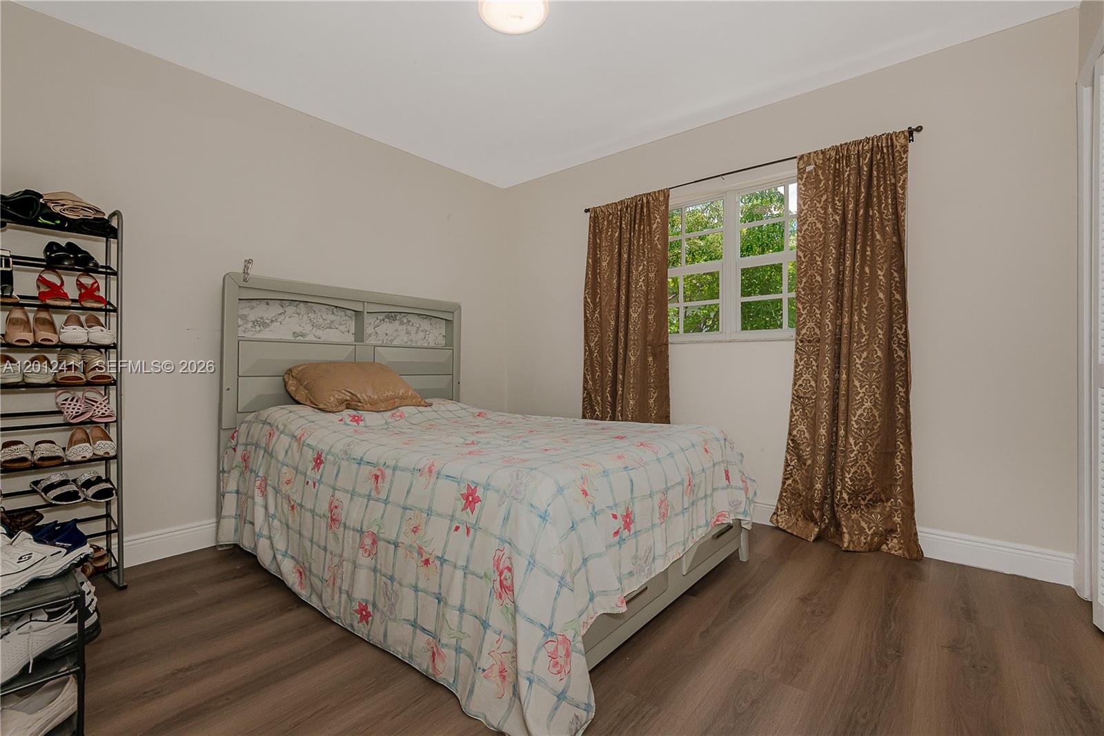 395 W 39th Place