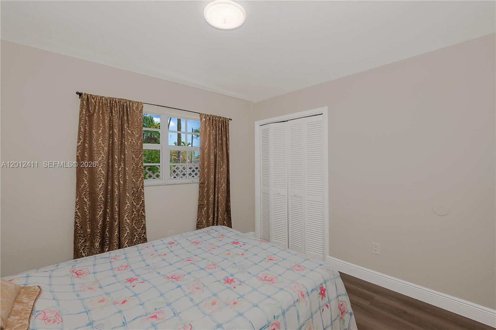 395 W 39th Place