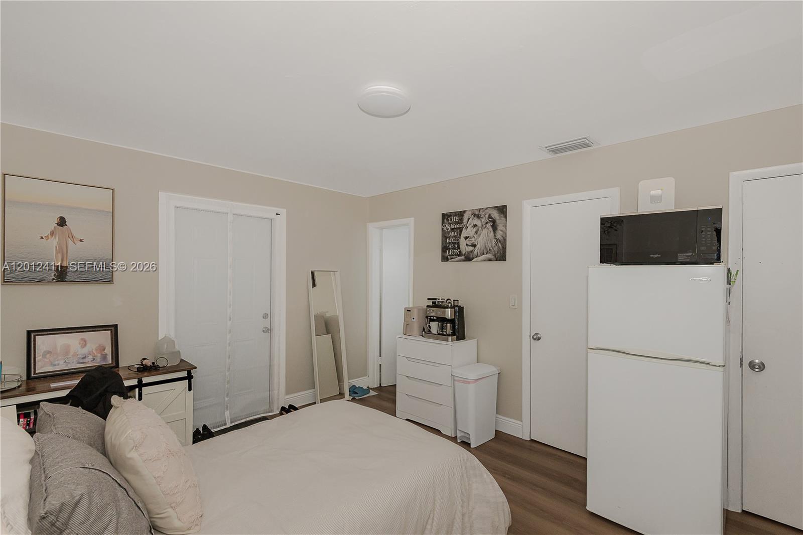 395 W 39th Place