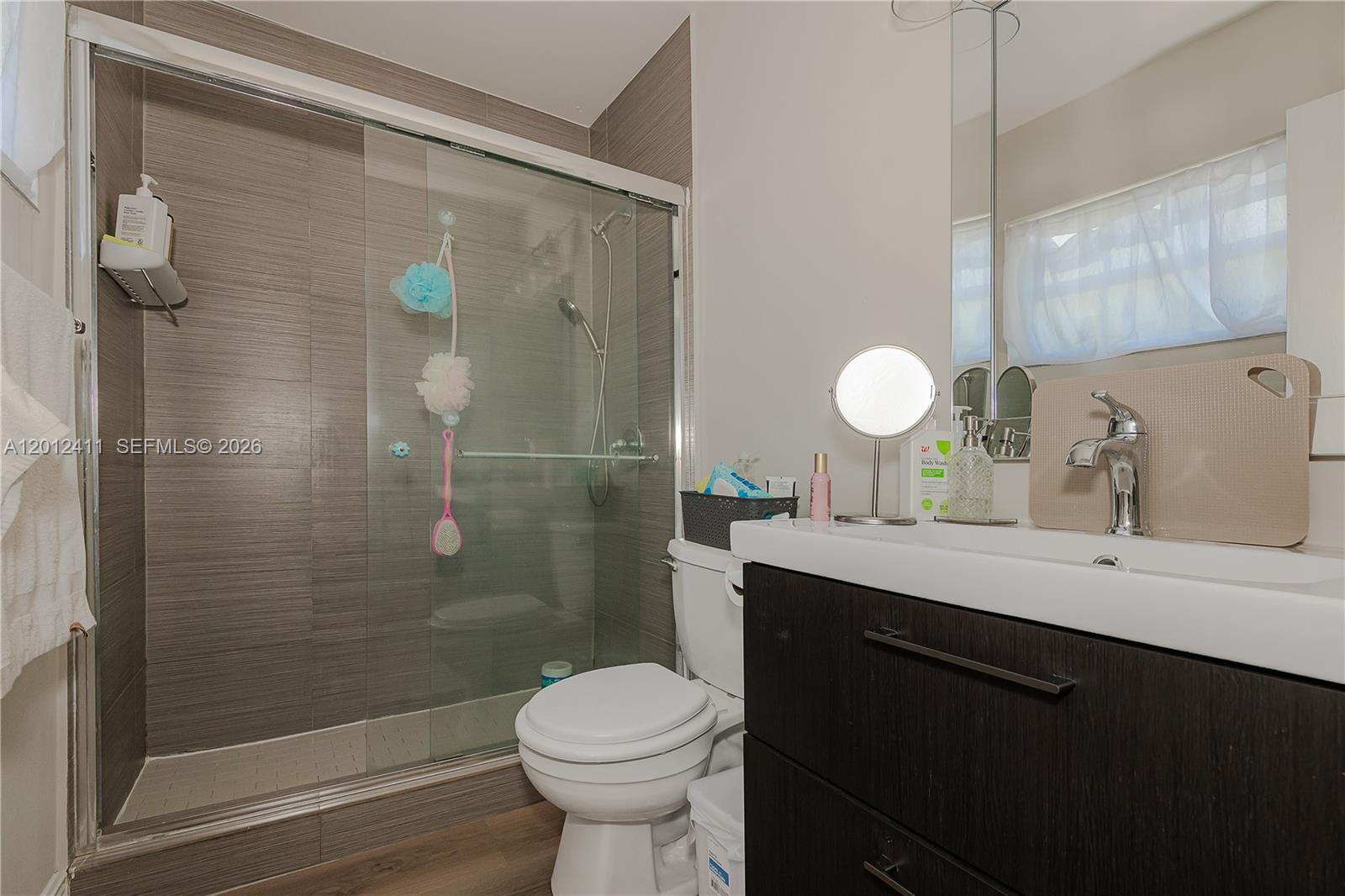 395 W 39th Place