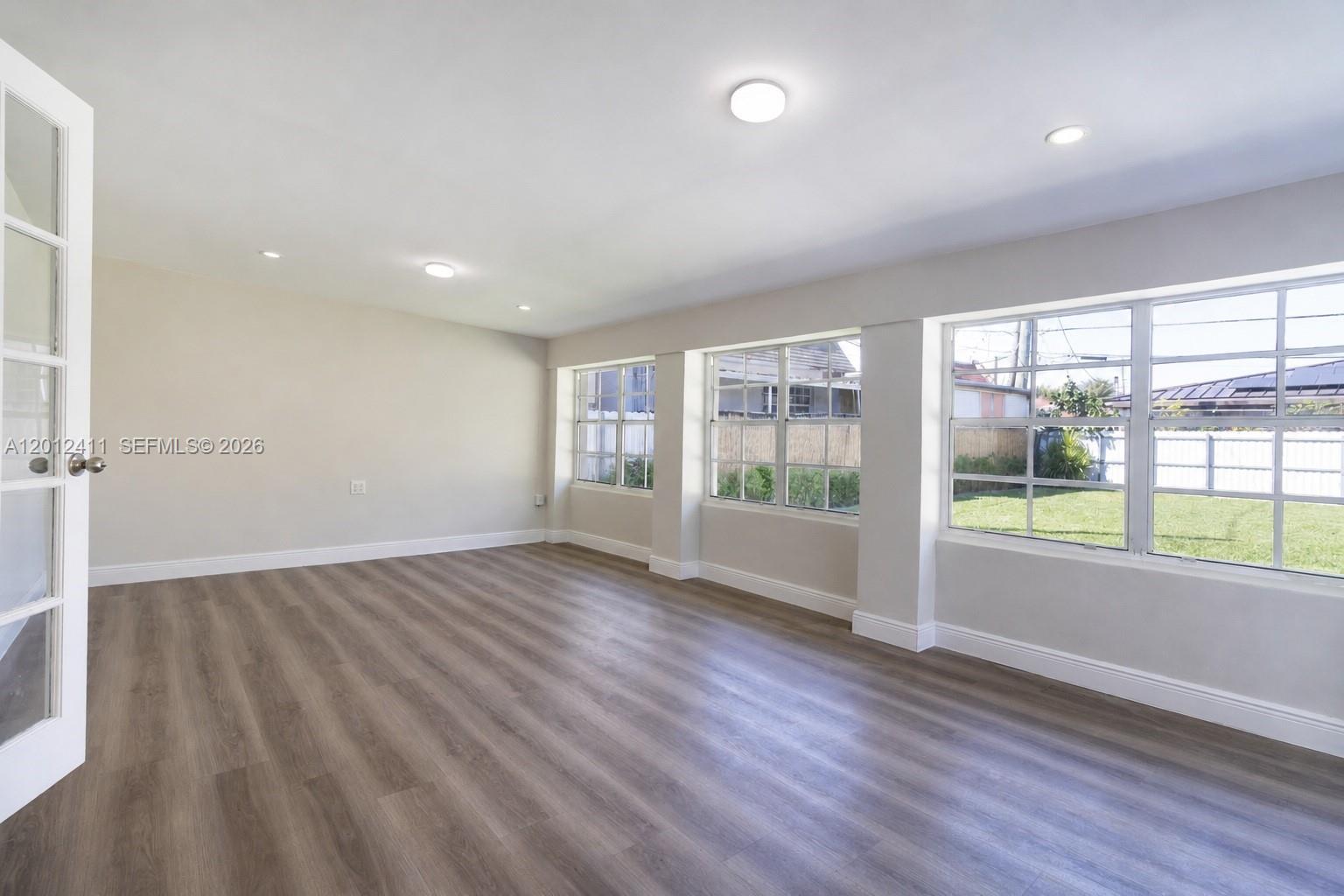 395 W 39th Place