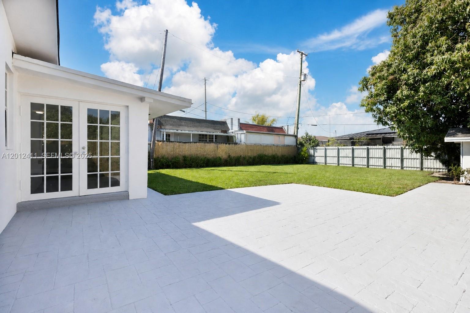 395 W 39th Place