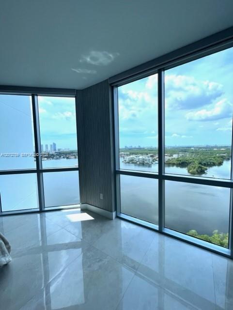 17111 Biscayne Boulevard