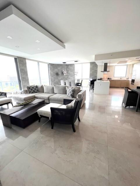 17111 Biscayne Boulevard