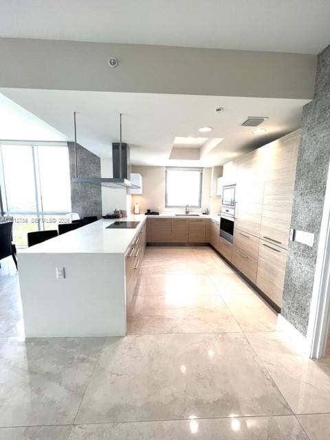 17111 Biscayne Boulevard