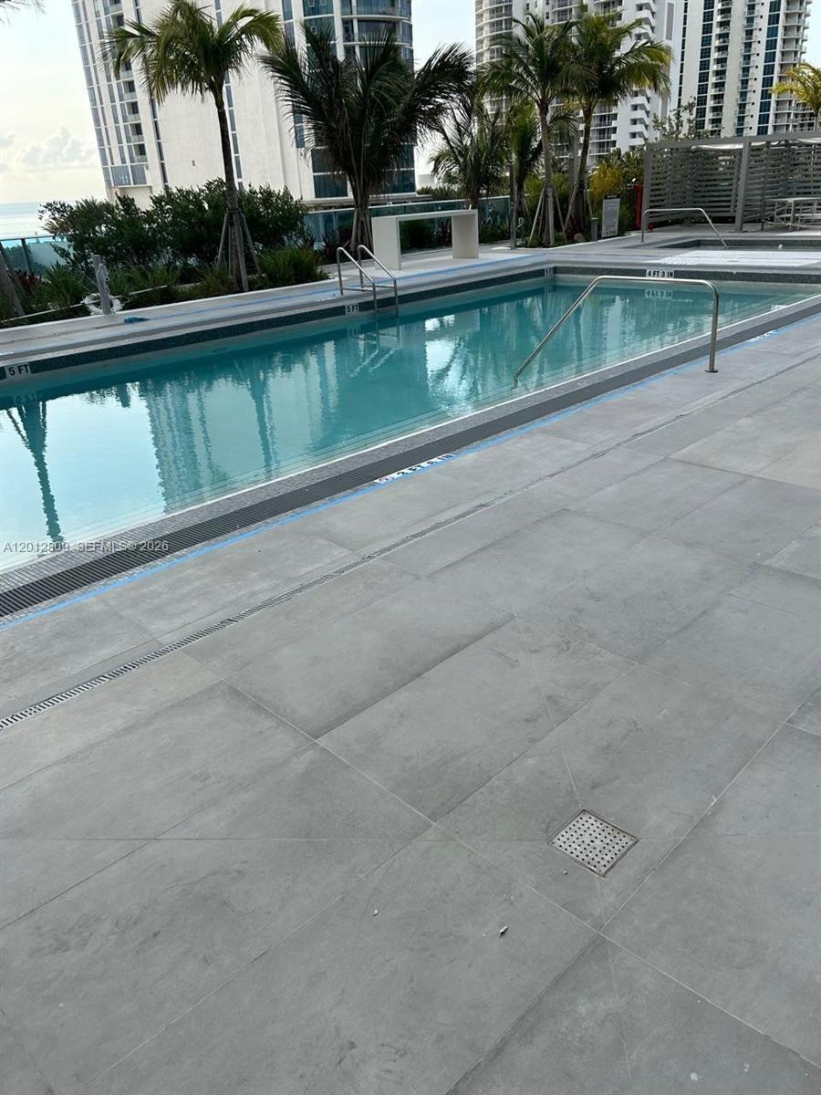 17550 Collins Avenue