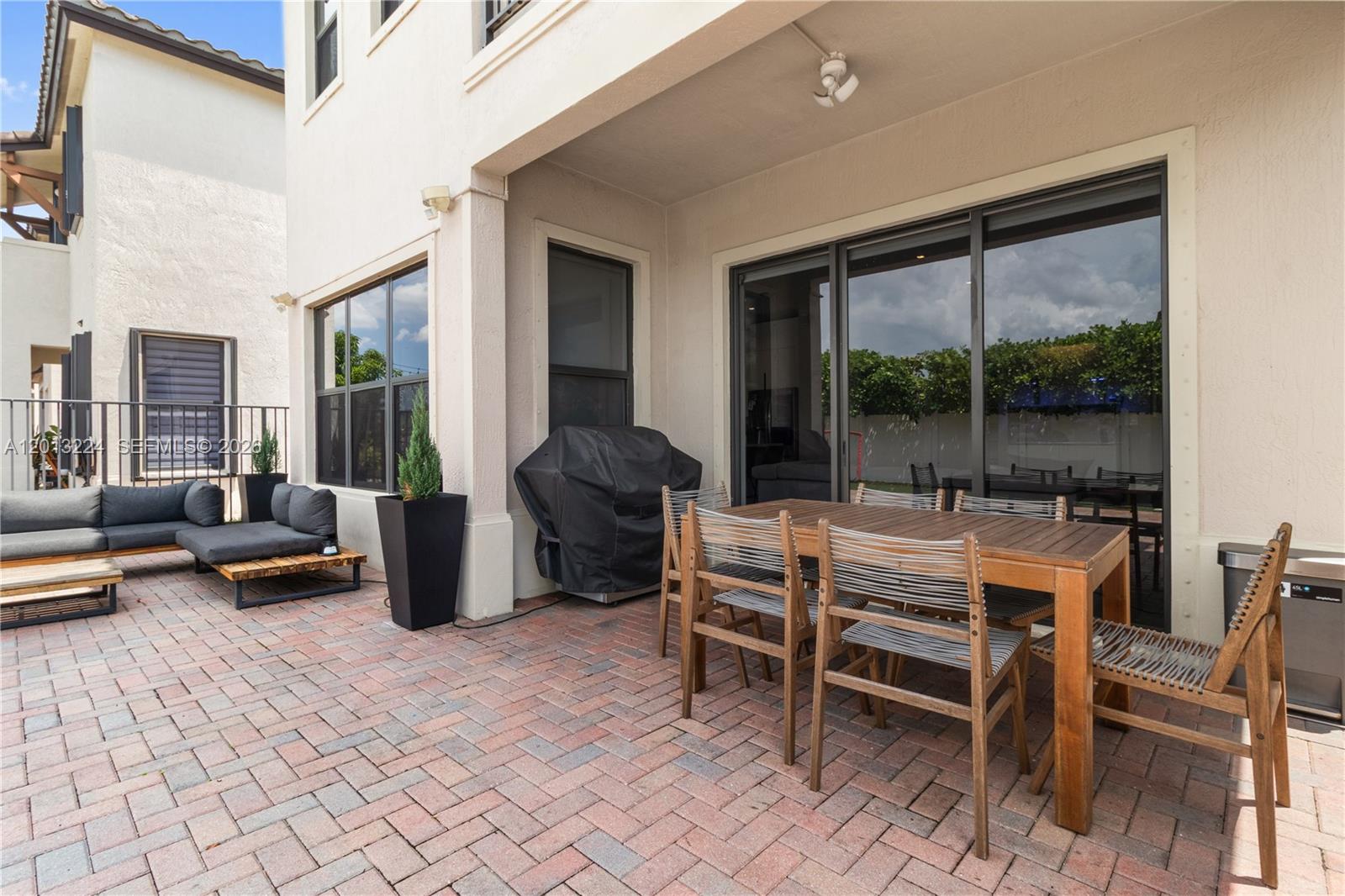 3261 W 99th Place