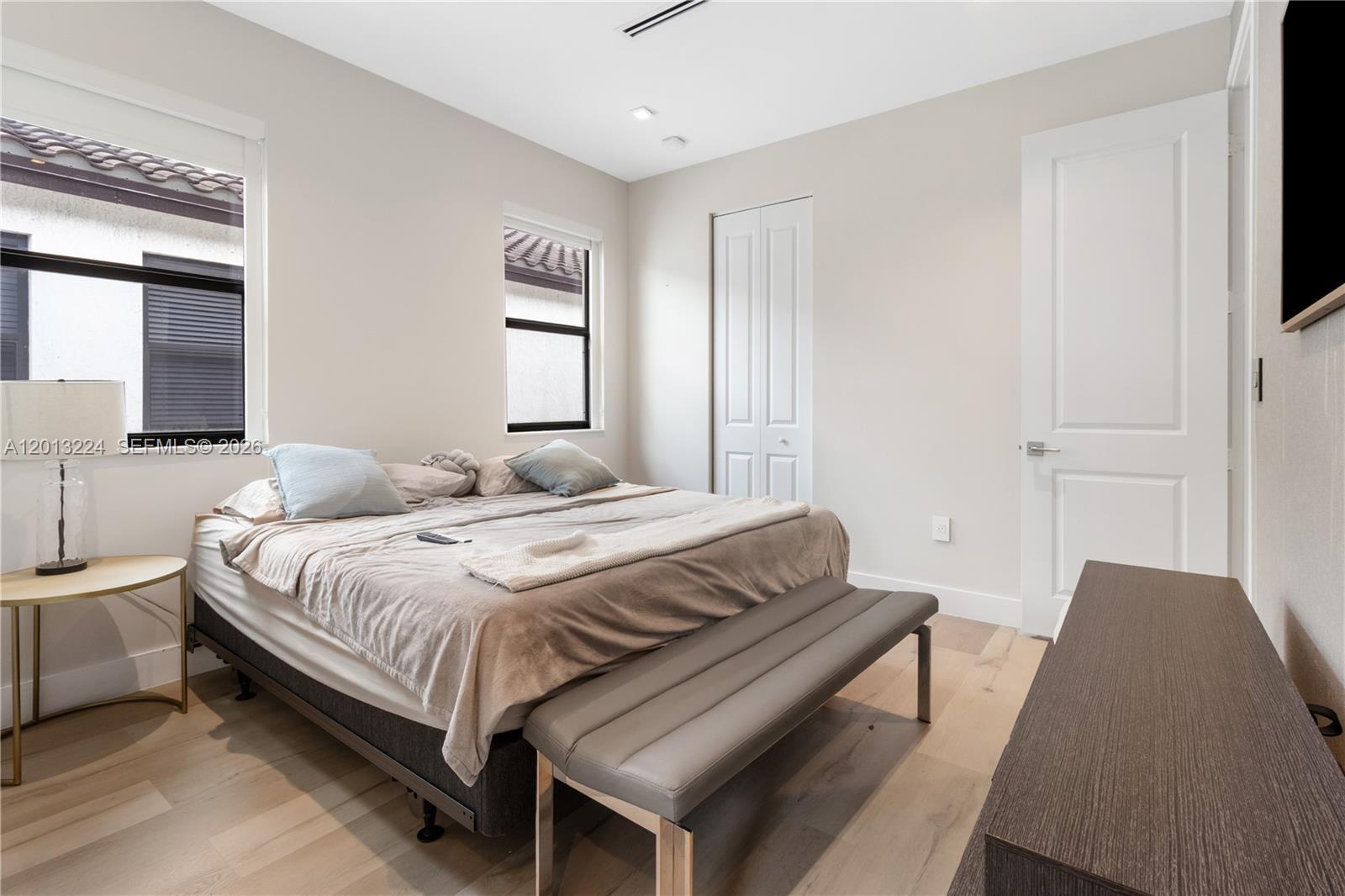 3261 W 99th Place