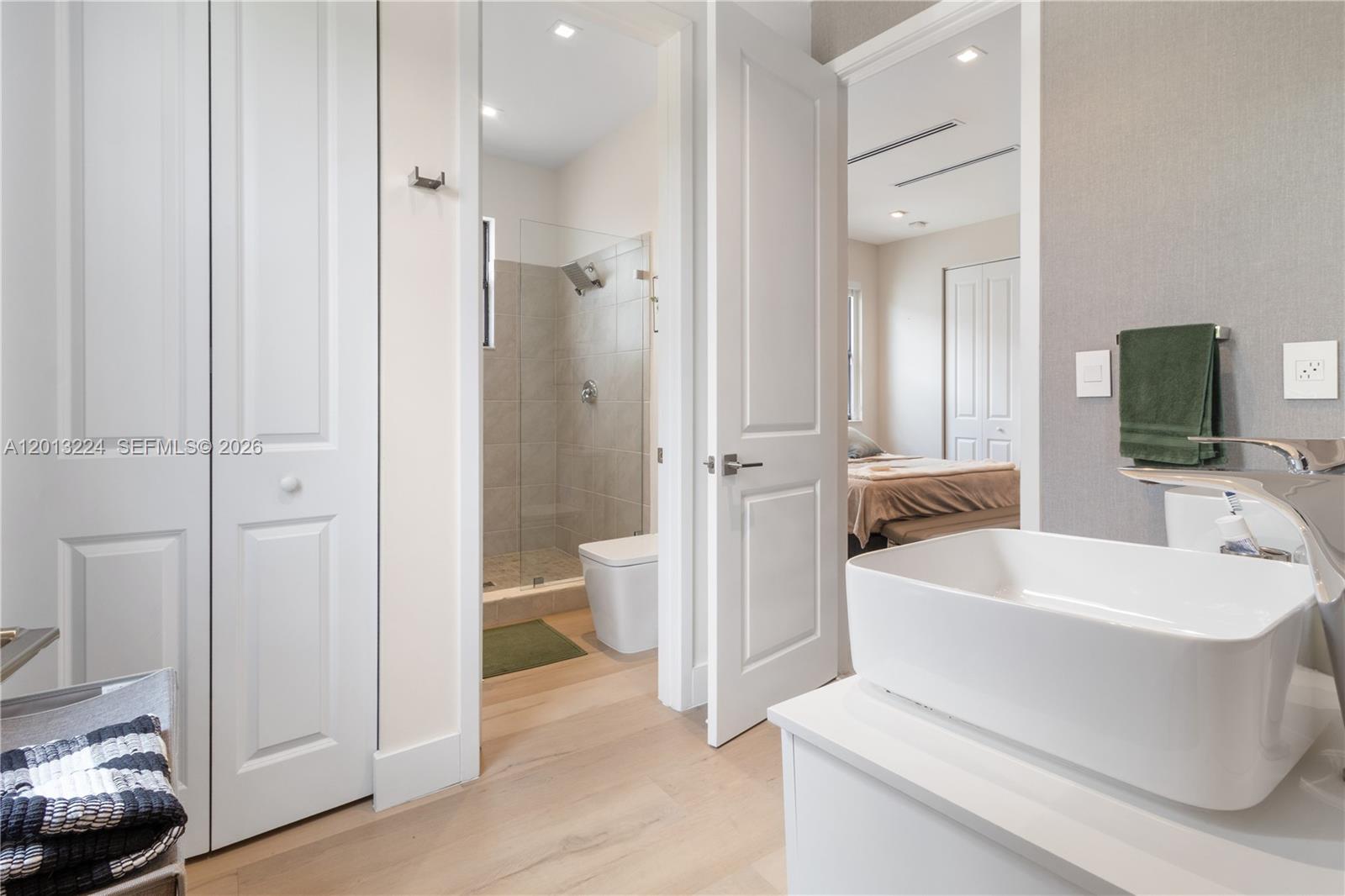 3261 W 99th Place