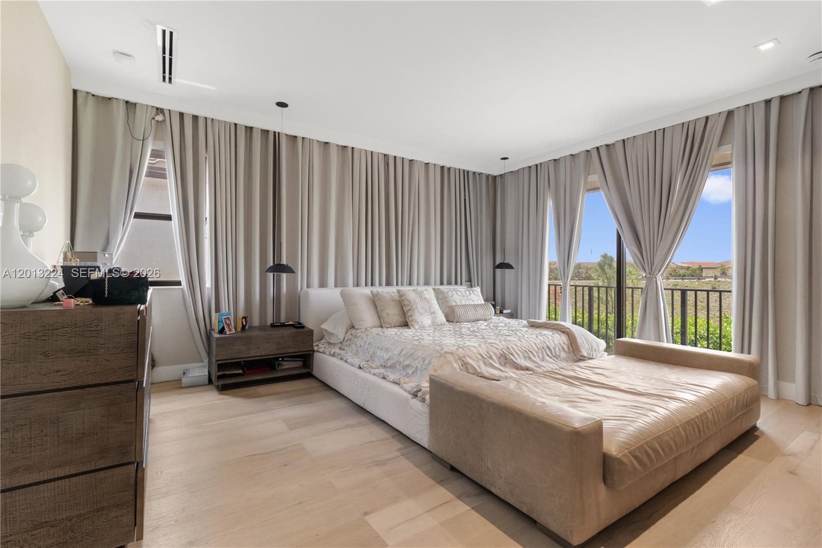 3261 W 99th Place