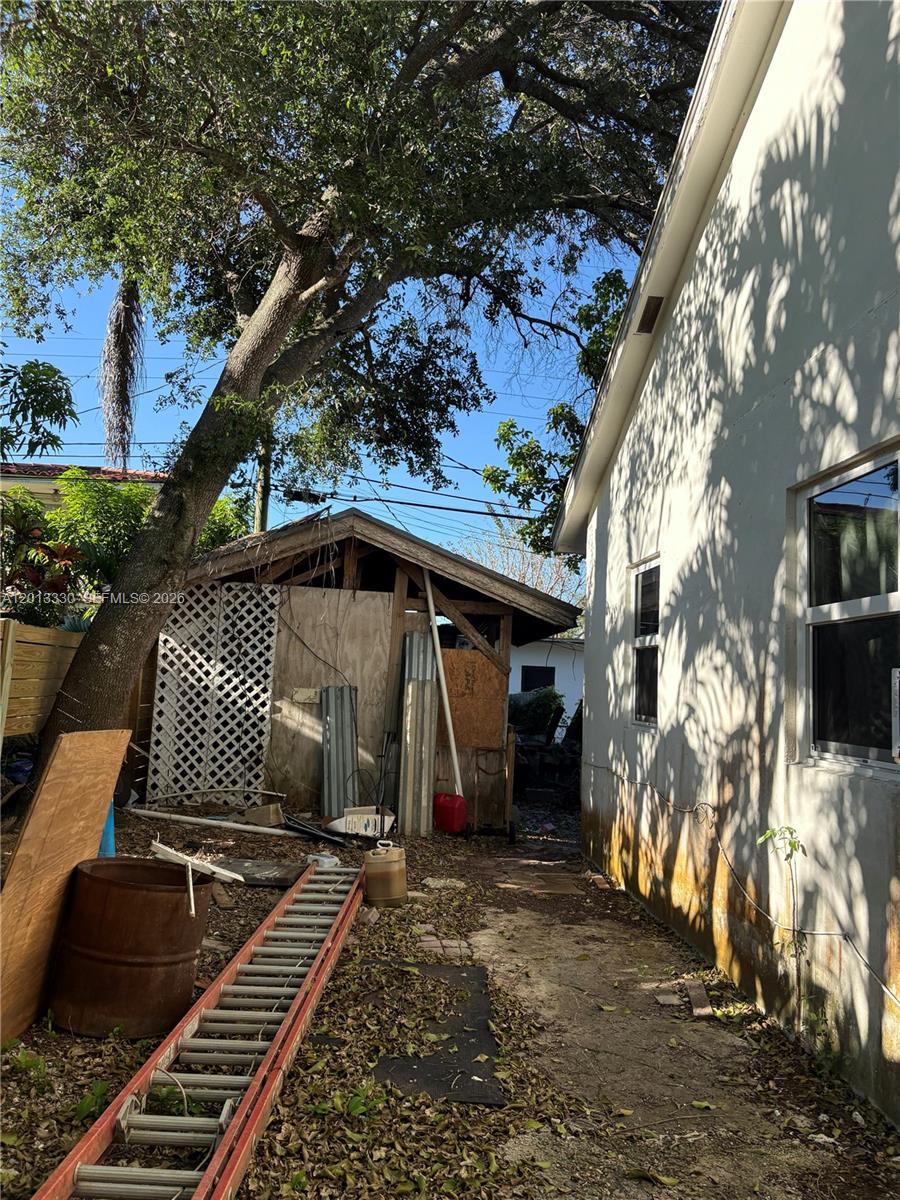 5930 SW 44th Terrace