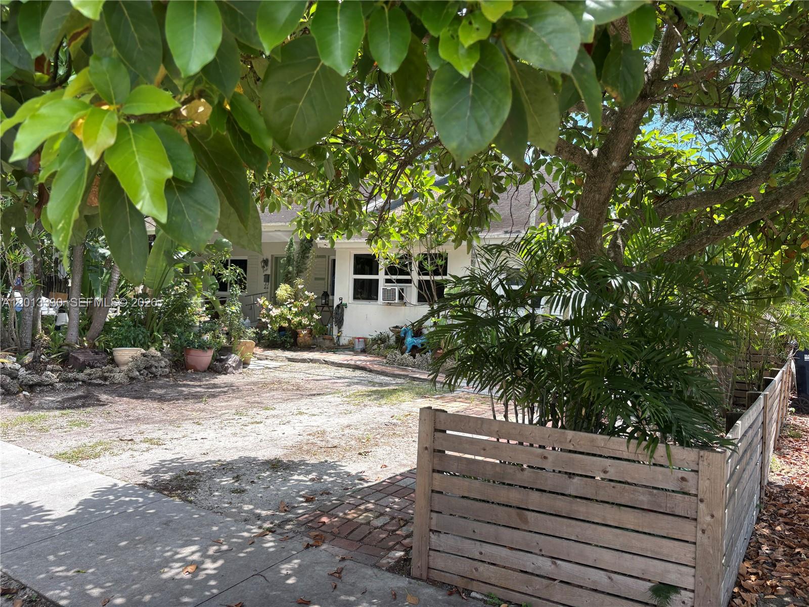 5930 SW 44th Terrace